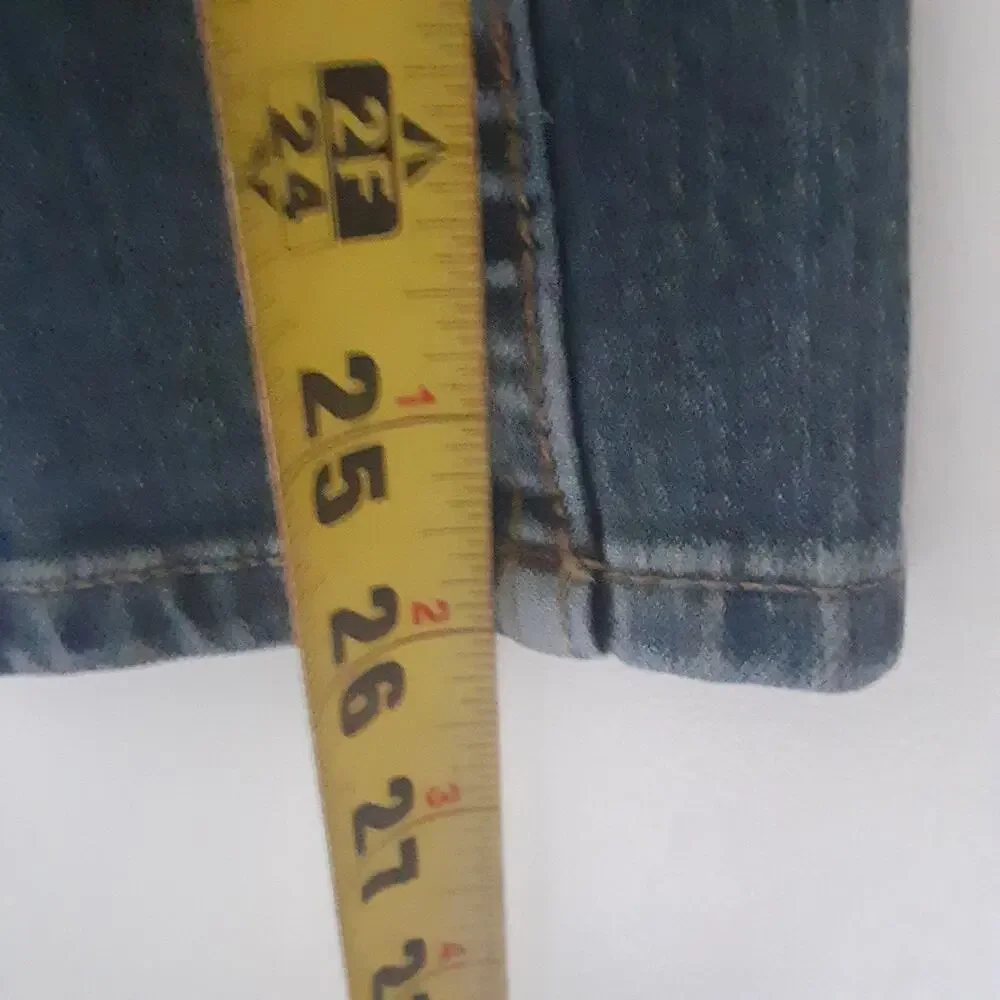 Levis measurements shown